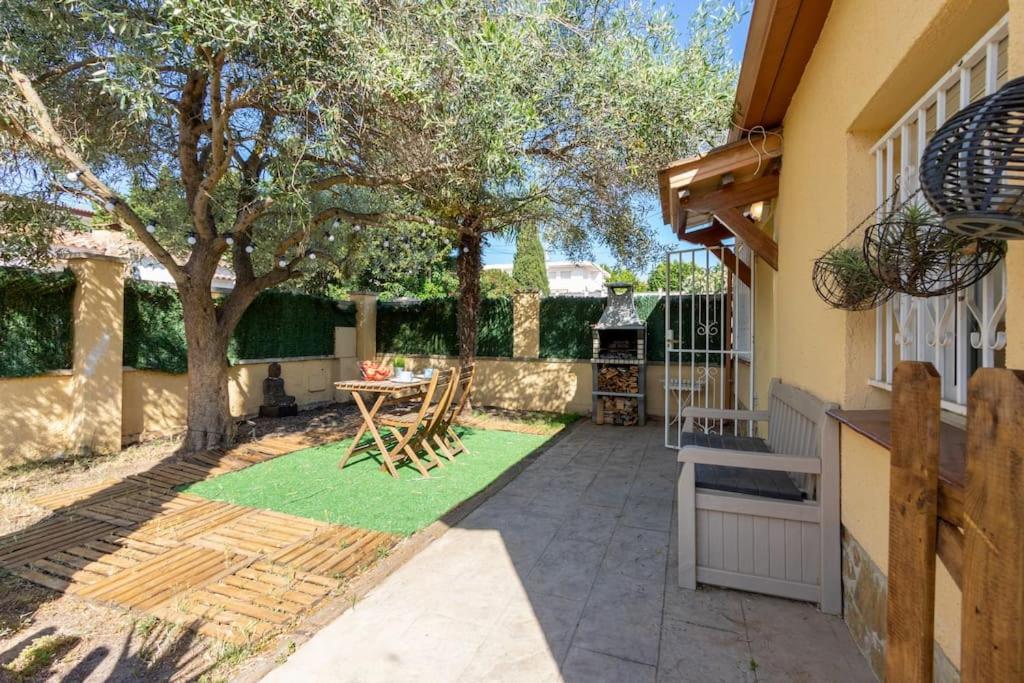 Casita Con Jardin, Bbq, Wifi, Centro Y Playa Villa Empuriabrava Bagian luar foto